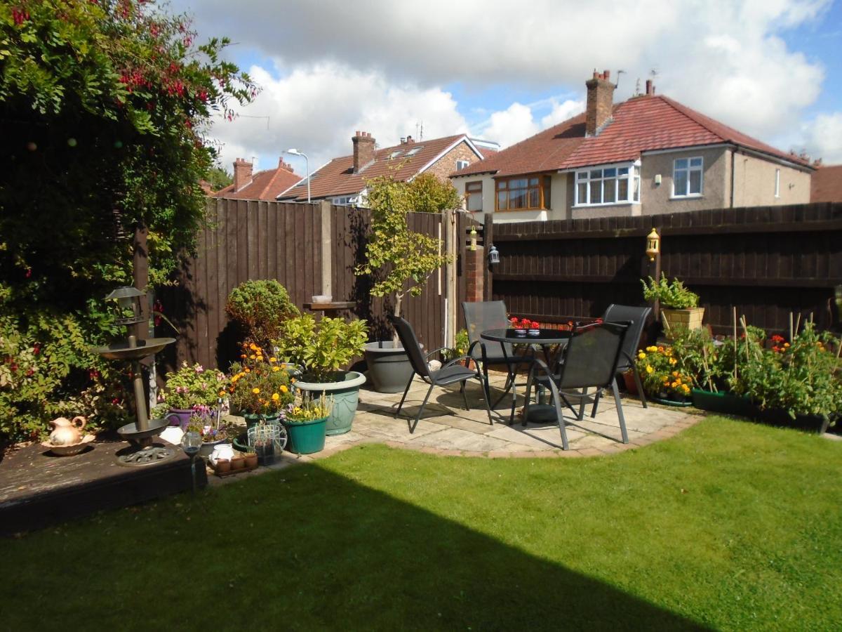 Tea In Liverpool - Private - Quiet - Ground Floor - En-Suite - Walk-In-Shower Exterior foto